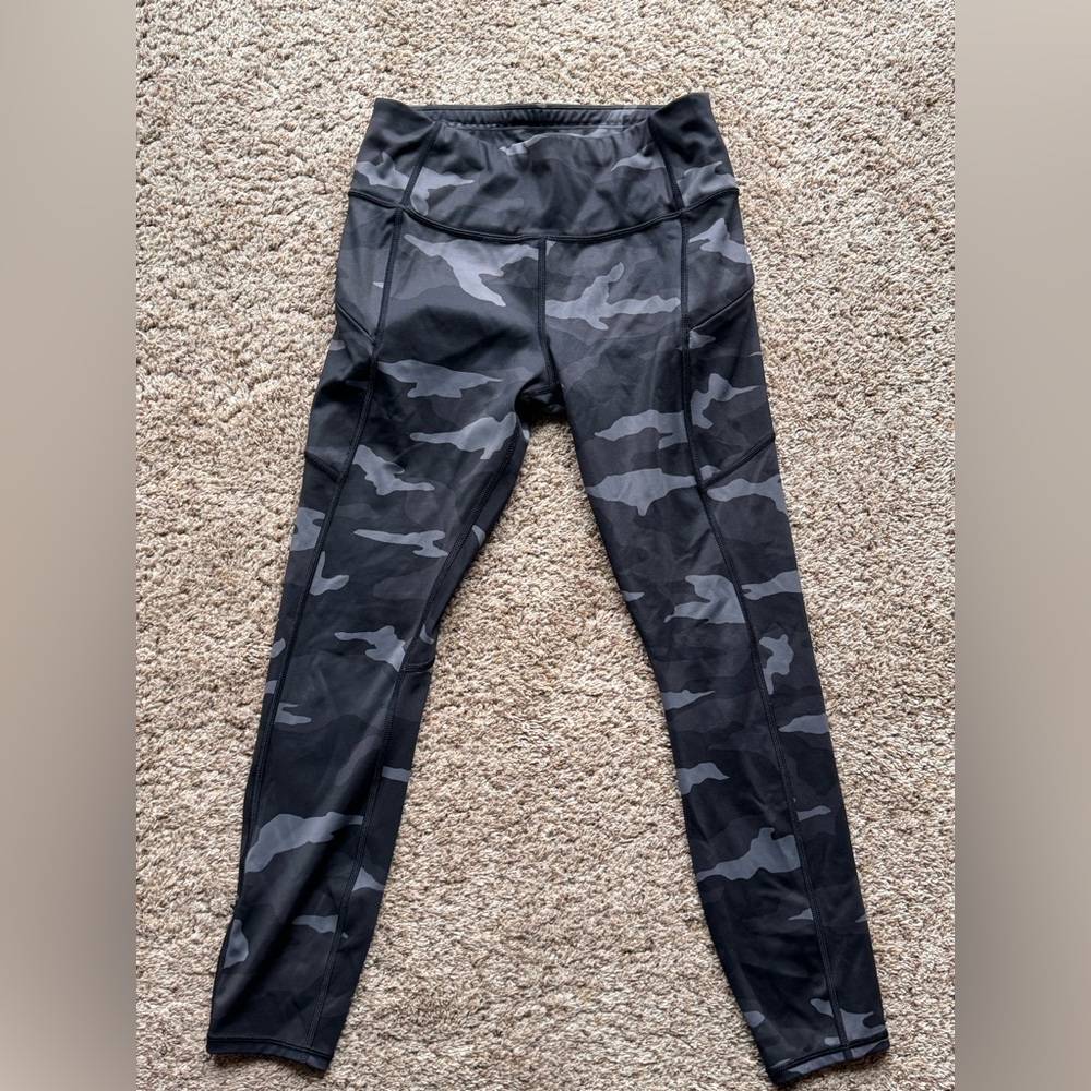 Athleta Women Pants, Lightning Camo 7/8 Tight Legging Gray Workout Gym, Size M